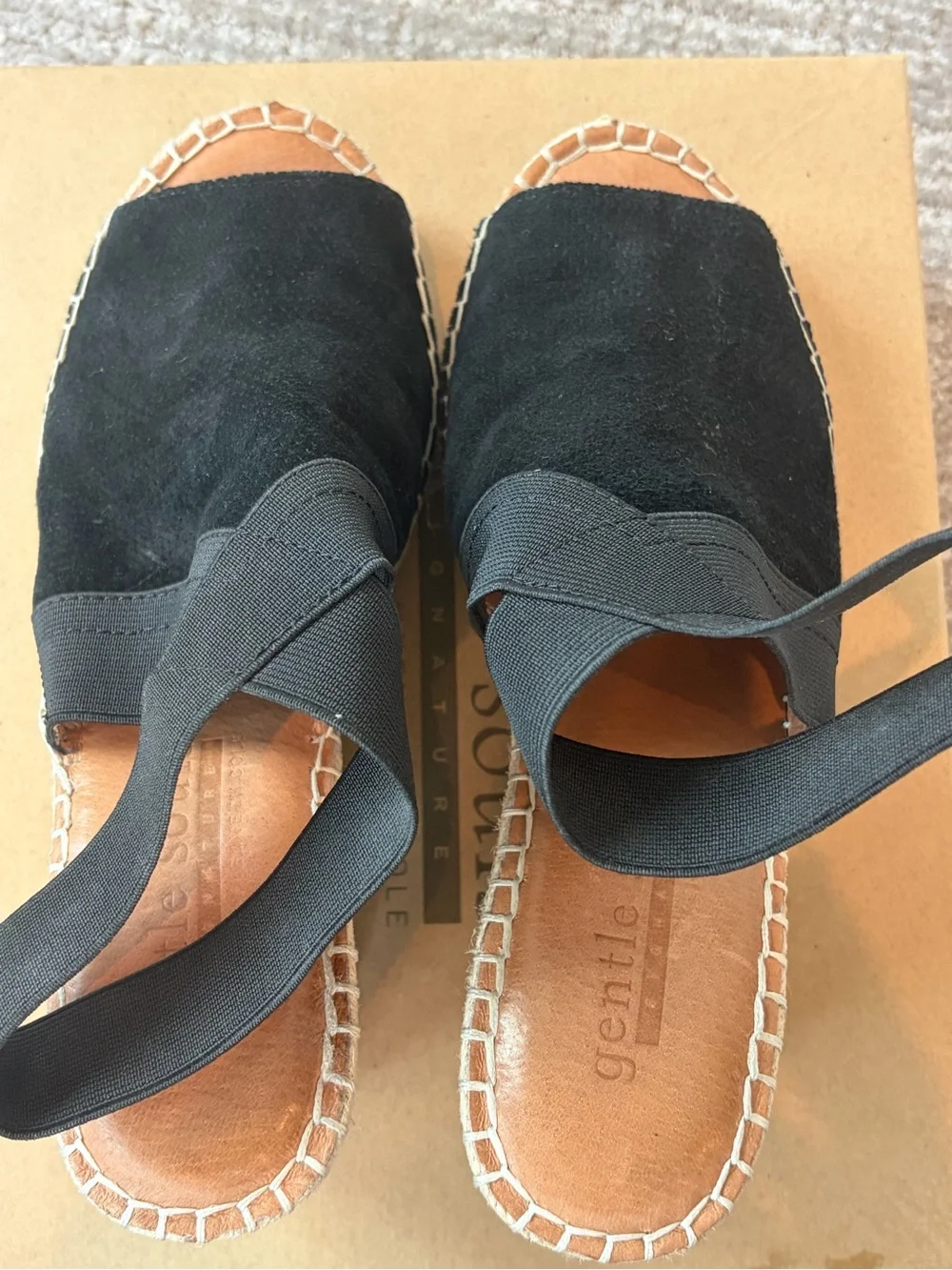 Gentle Souls by Kenneth Cole Colleen Wedge Sandal Sz 8, Black